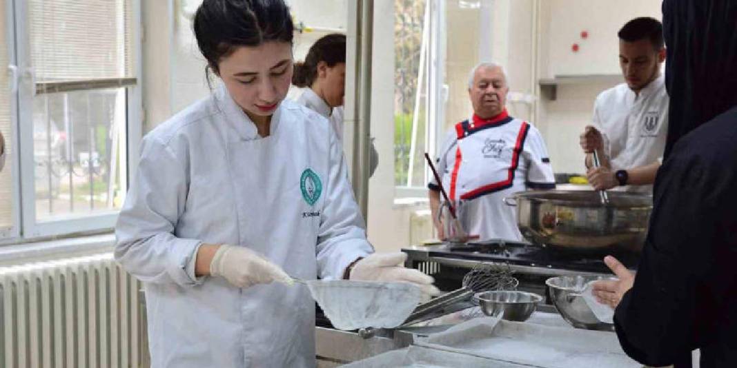 Öğrencilerin ellerinden özel üretim: Ramazan boyunca sofraları süsledi 1